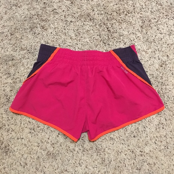🧡Nike women’s running shorts 🏃🏽♀️ - Picture 2 of 3